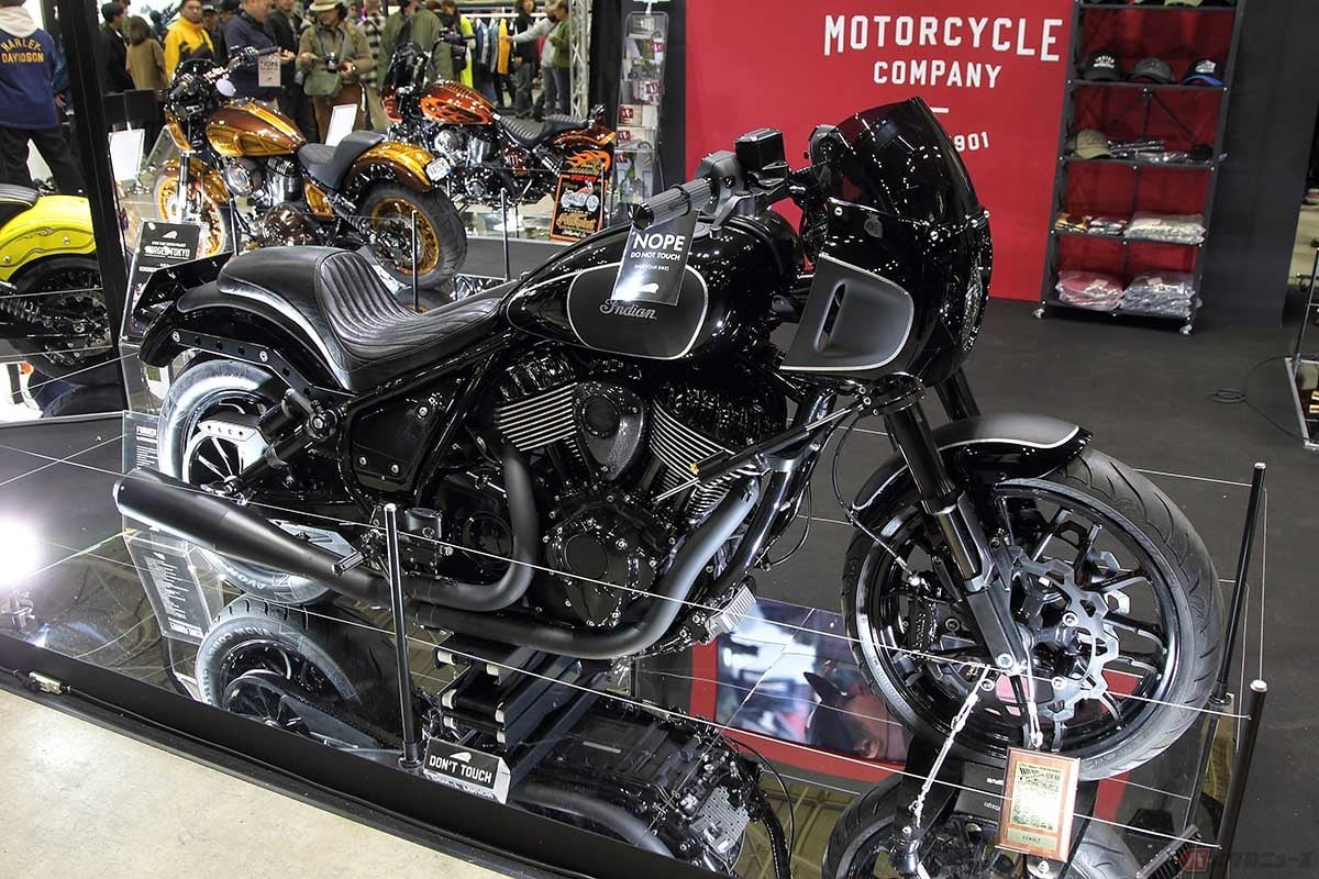 インディアンブースには東京のヒューモンガスが製作したスポーツチーフを展示