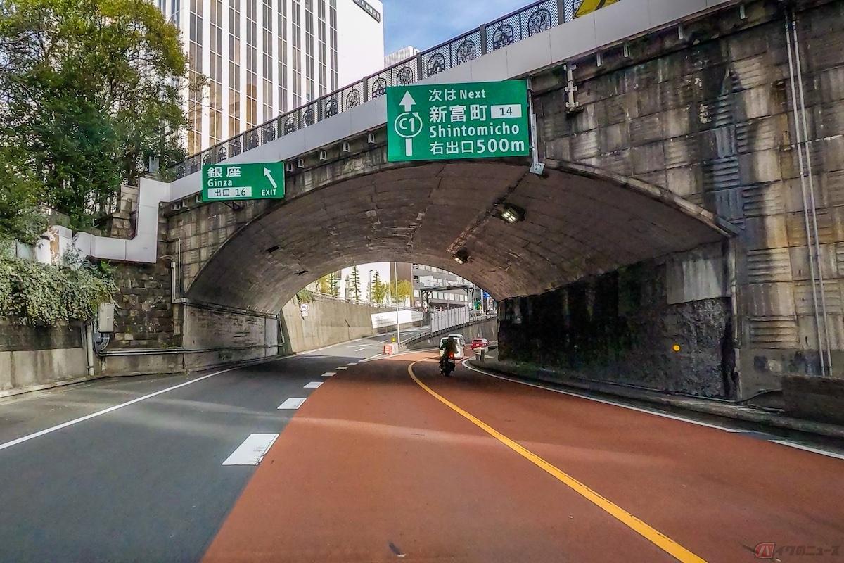 首都高が難しい理由として代表的なのが、急カーブの多さ