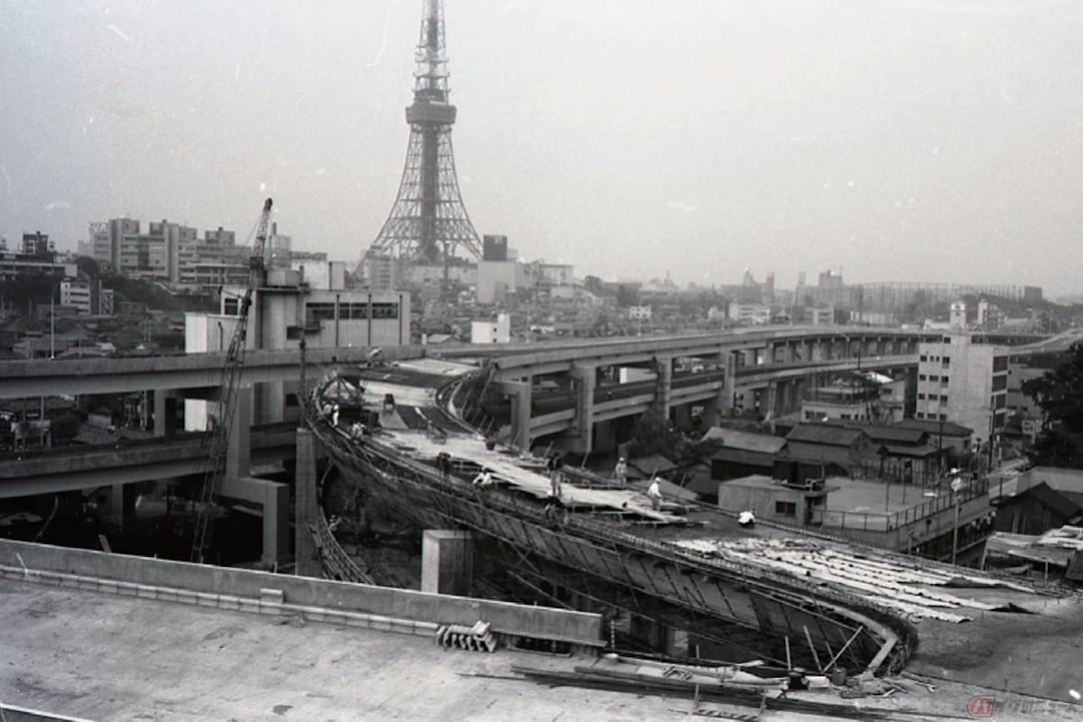 昭和42年環状線建設現場(参照:首都高速道路株式会社)