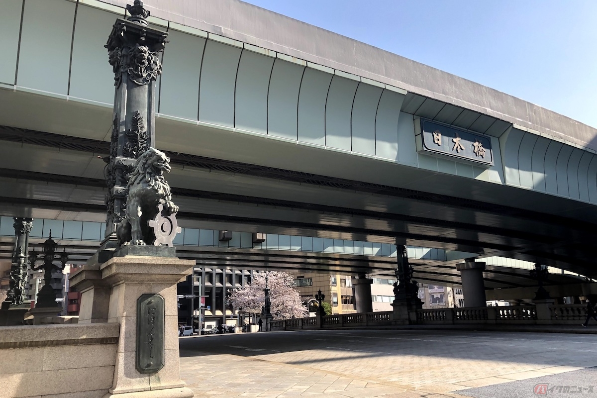 日本橋の上を通る首都高都心環状線