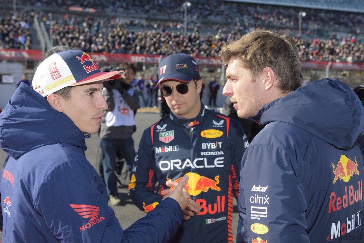 F1で2年連続チャンピオンに輝いたRed Bull Racingマックス・フェルスタッペン選手と話すマルク・マルケス選手