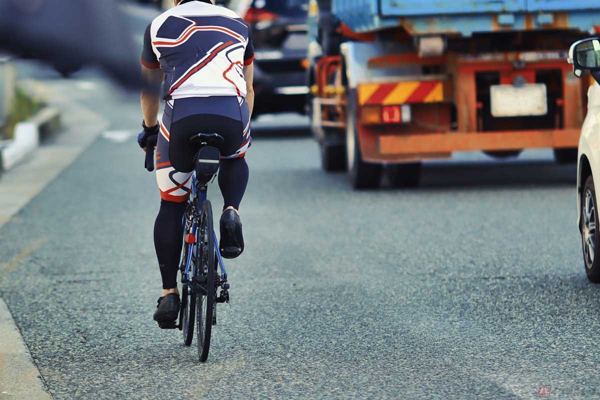 自転車はこれまで通り、車道を通行するのが原則。それには自転車も考慮した道路インフラが構築されることも重要では
