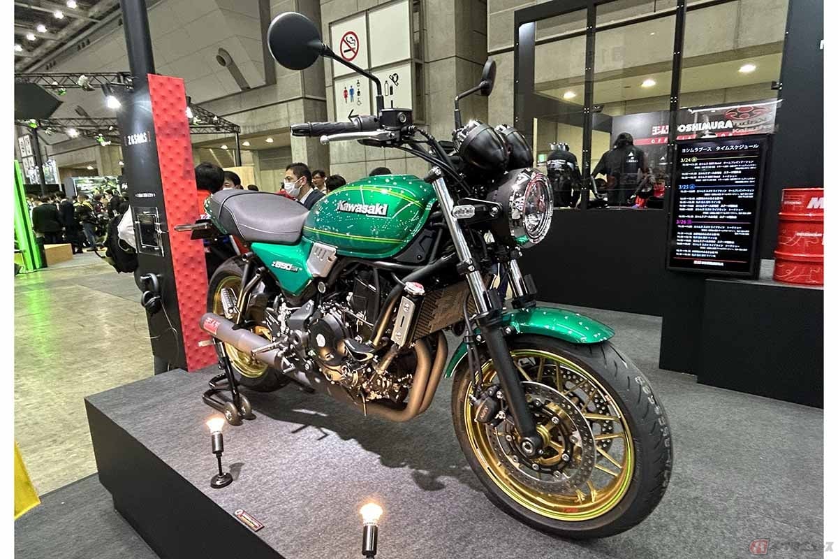 ヨシムラ製「機械曲ストレートサイクロン Duplex Shooter」を装着したカワサキ「Z650RS」
