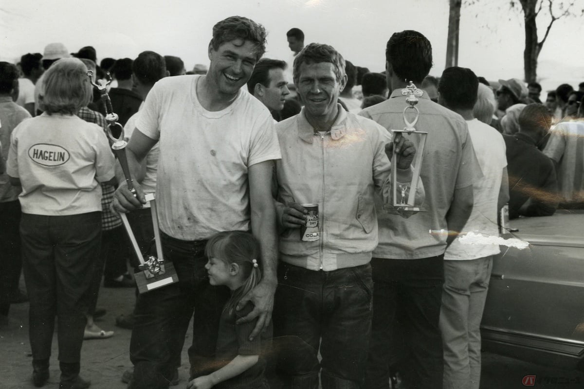 数々のレースに参戦した名俳優スティーブ・マックィーン（右）