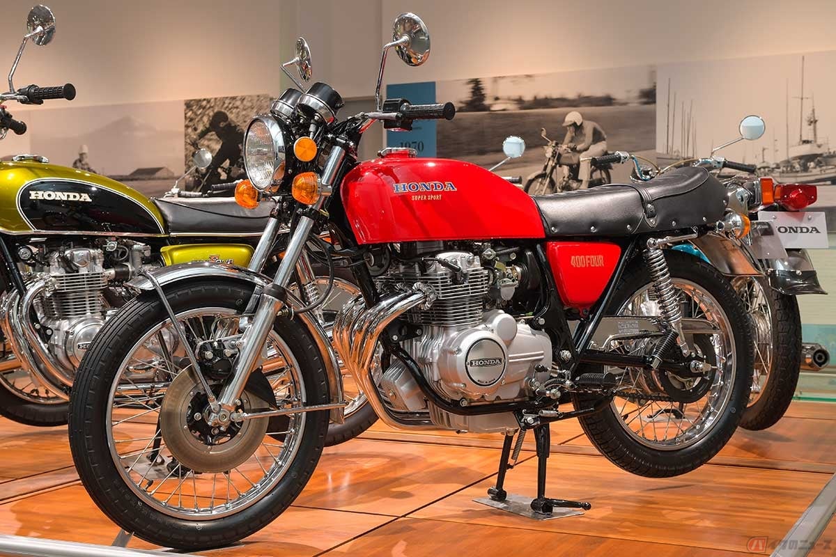 ミドルクラスの4気筒エンジンと集合マフラーを採用したホンダ「CB400FOUR」は、1974年の発売から50年近く経った現在でもファンの間では大人気