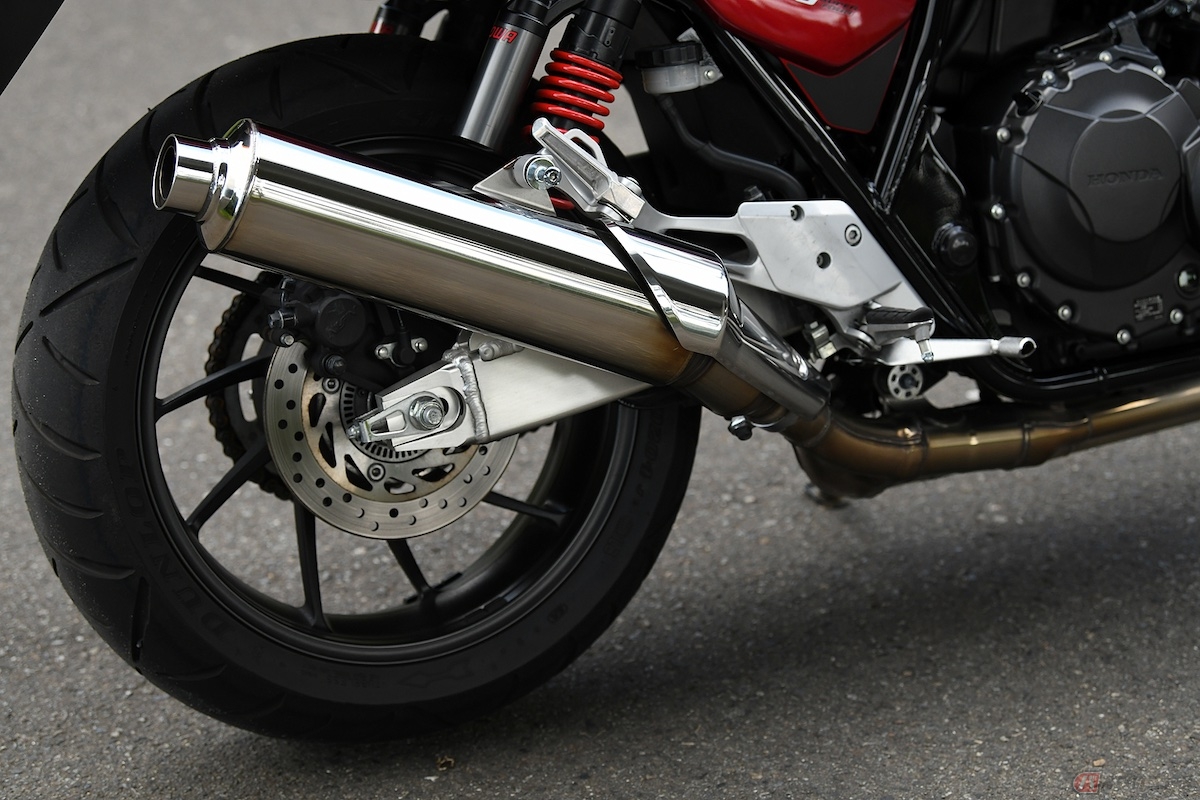 バイクの「マフラー」って首に巻く「マフラー」と同じ意味なのか 