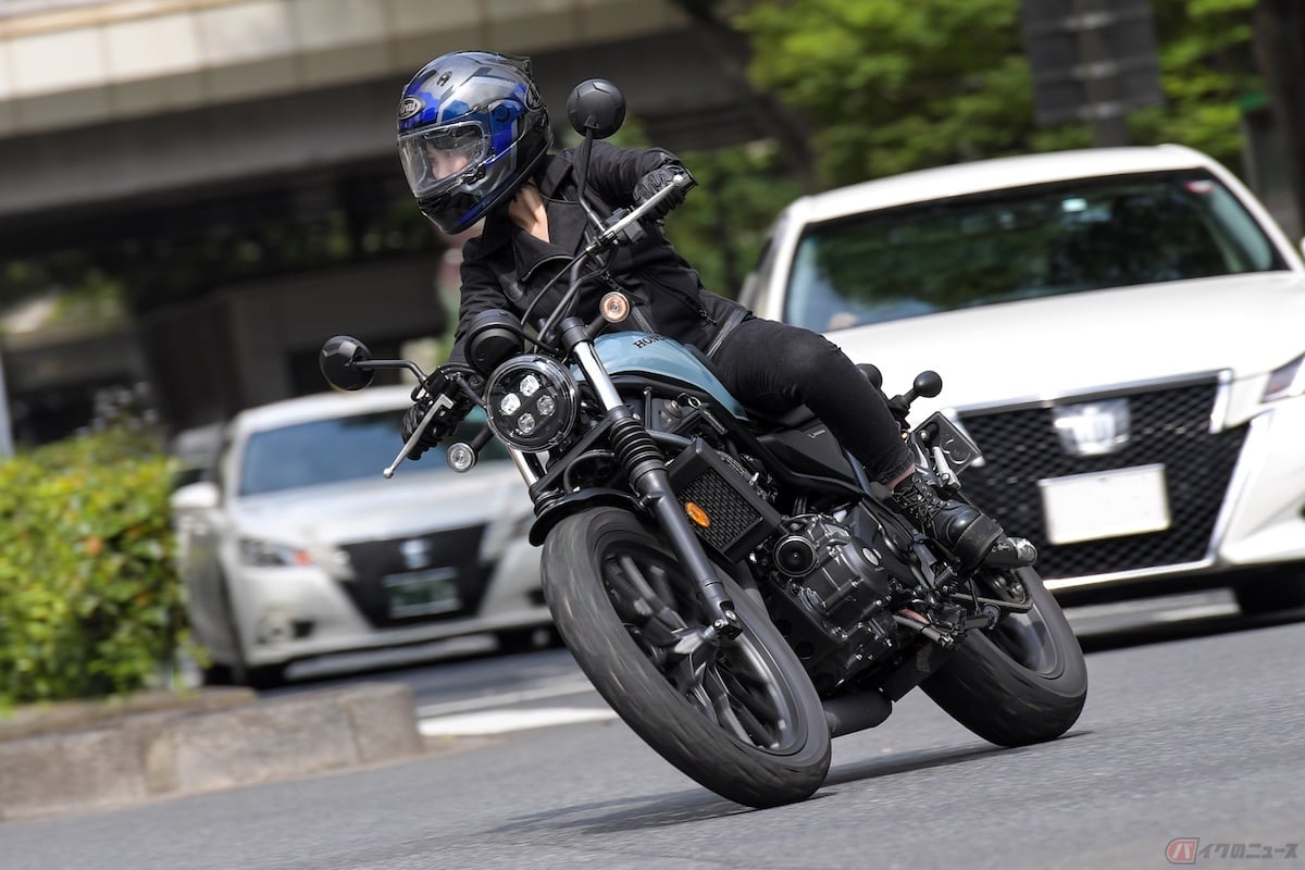 現在販売されているフォークブーツを装着したモデルのホンダ「CL250」