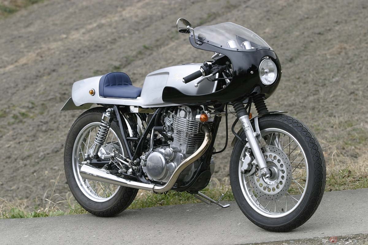 ヤマハ「SR400」をベースにしたカフェレーサーカスタム(車両製作:ペイトンプレイス)