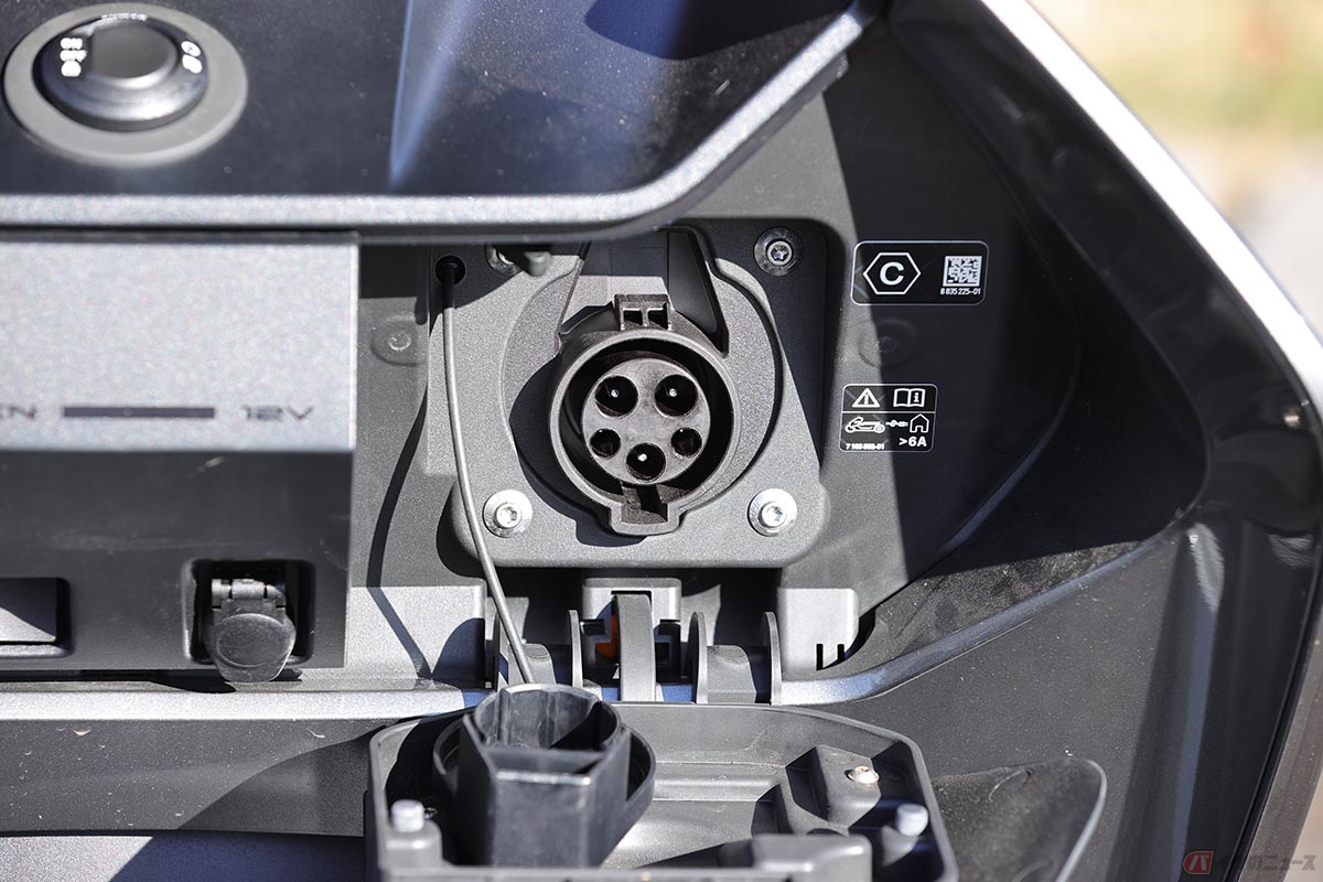 BMW Motorrad「CE04」の充電口