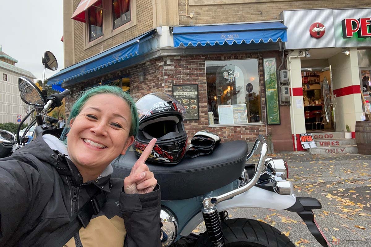 ホンダ「DAX」とクリステル・チアリさん