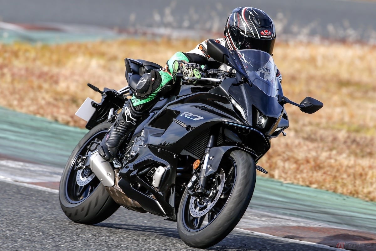サーキット試乗では、幅広い技量のライダーが扱いきれて楽しめるスーパースポーツというのが第一印象