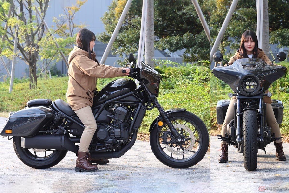 シート高は700mm、身長158cmの私が跨ると両足ベッタリ地面に接地する