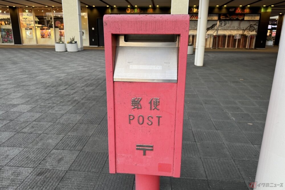 高速道路のSAやPAに設置されている郵便ポスト