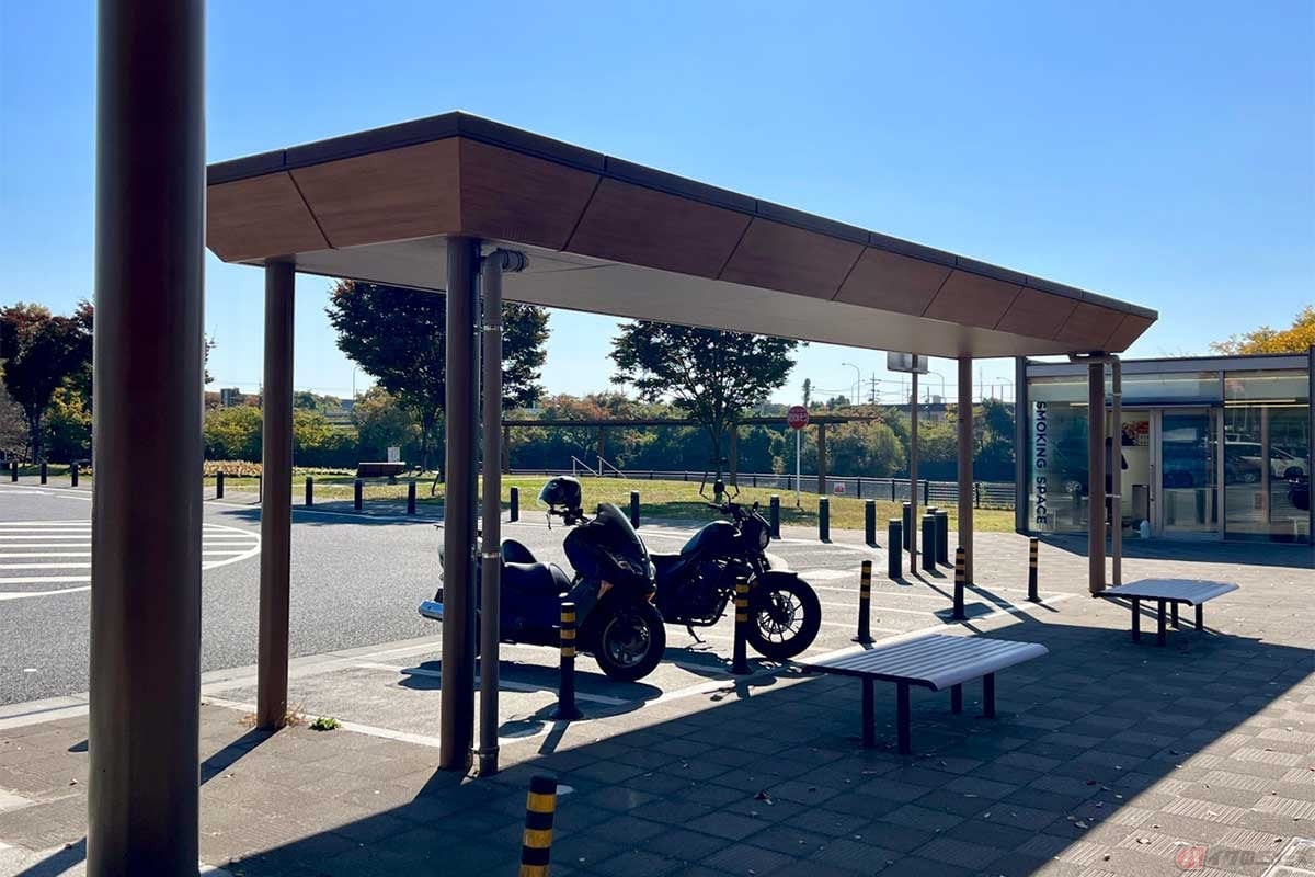 SA(サービスエリア)にしてはやや狭いが、2輪専用の駐車スペースも確保されている