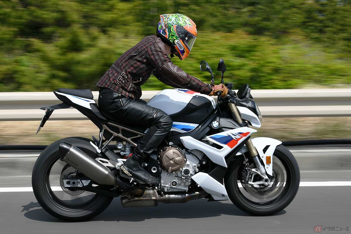 高速道路を淡々と移動する際も、意外と苦にならない