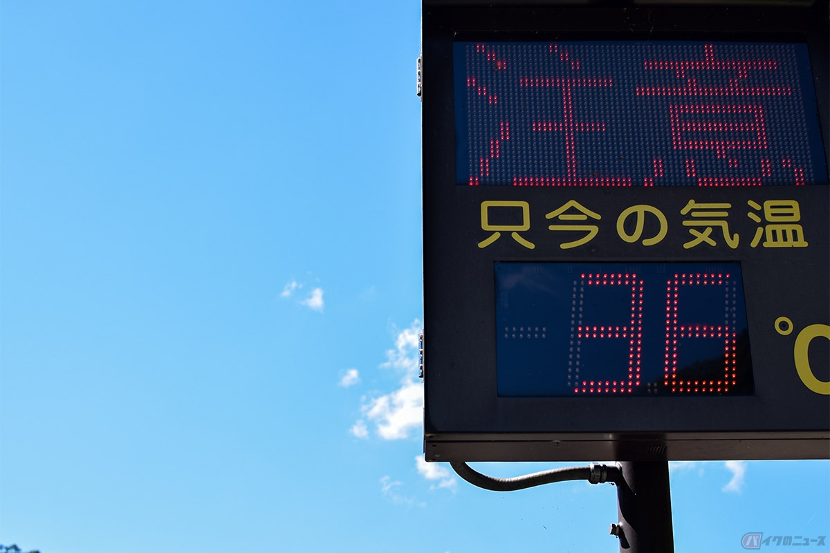 気温表示板が設置されている場所は、主に橋や高架のほか、トンネルの手前など