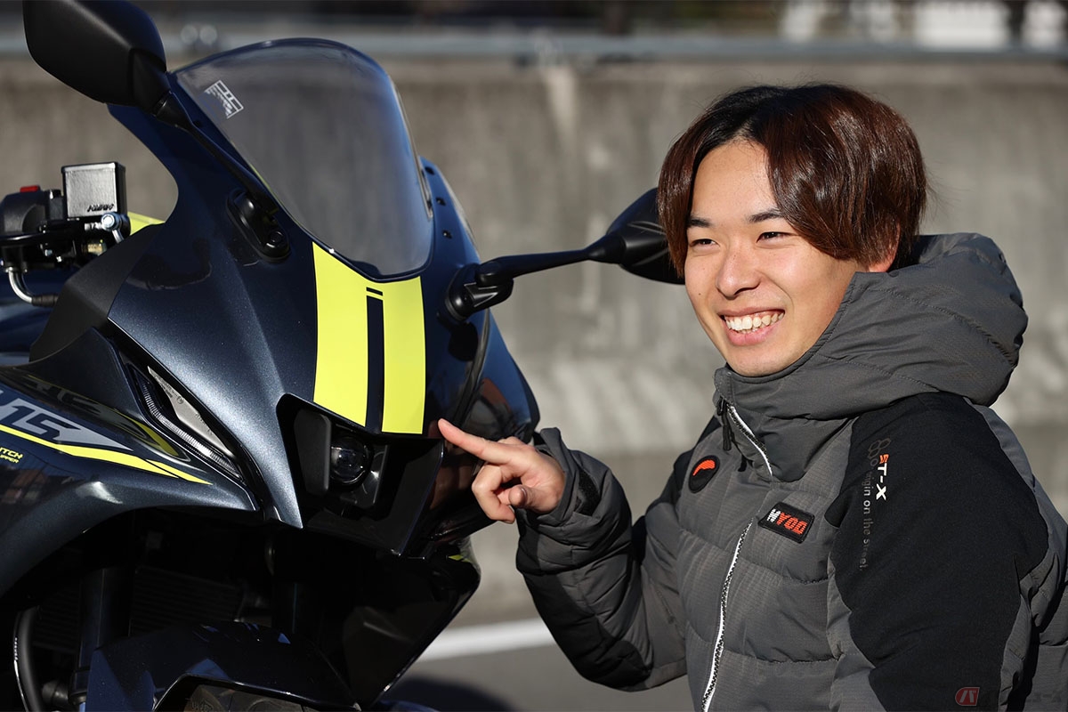 ヤマハ「YZF-R15」と石塚健選手