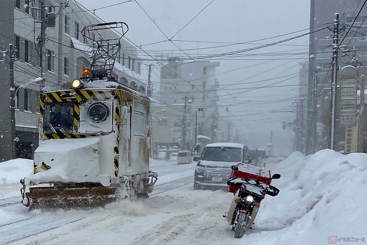 バイクにも冬用タイヤは存在する。