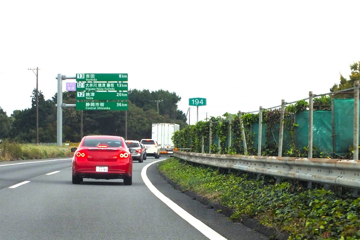 「キロポスト」標識は道路上の住所のような役割を担っている