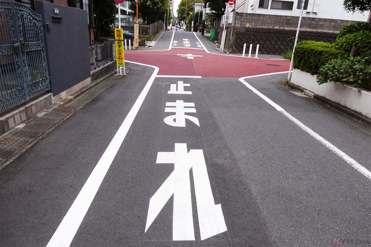 道路標示は交通を規制したり、危険を知らせるなどの役割があり、事故を防止するために重要なもの
