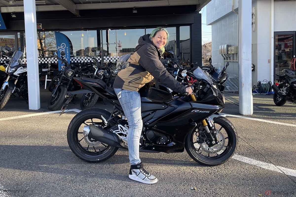 ヤマハ「YZF-R125」の足つき(身長170㎝)