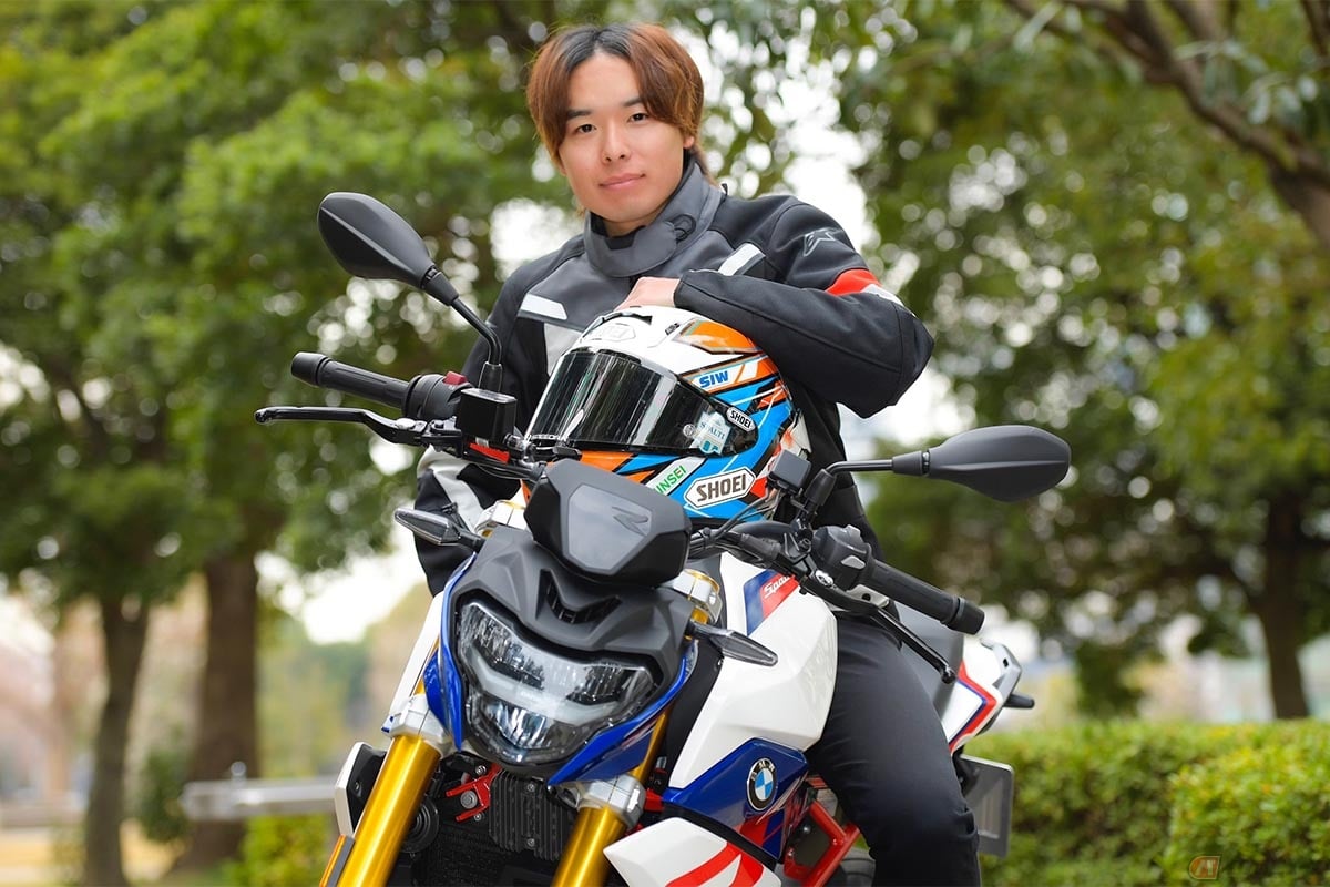 BMW Motorrad「G310R」とレーシングライダーの石塚健選手
