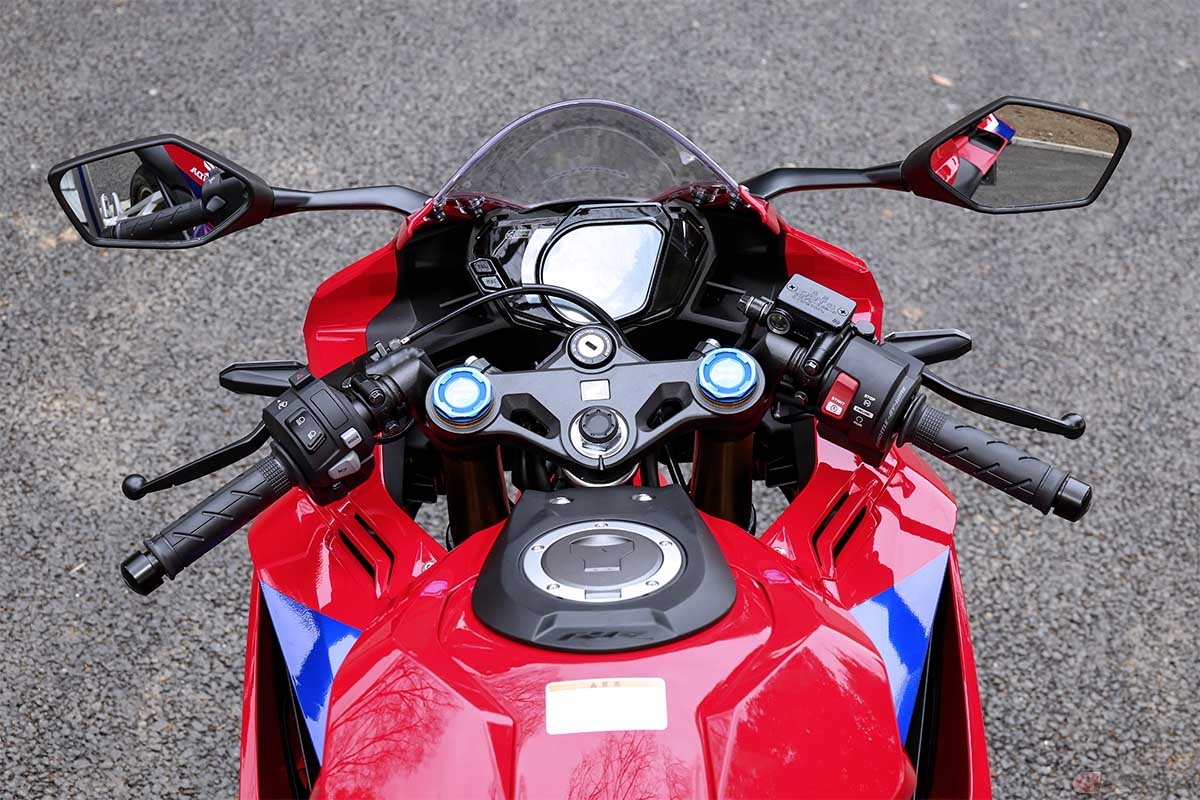 セパレートハンドルは、主にスーパースポーツなどのスポーツ走行を目的として設計されたバイクに採用される事が大半