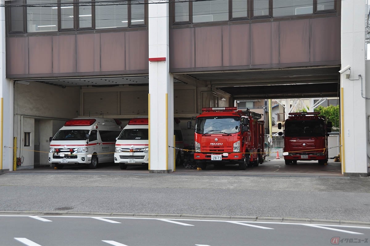 「停止禁止部分」は主に消防署や警察署の前を通る道路に設置されている