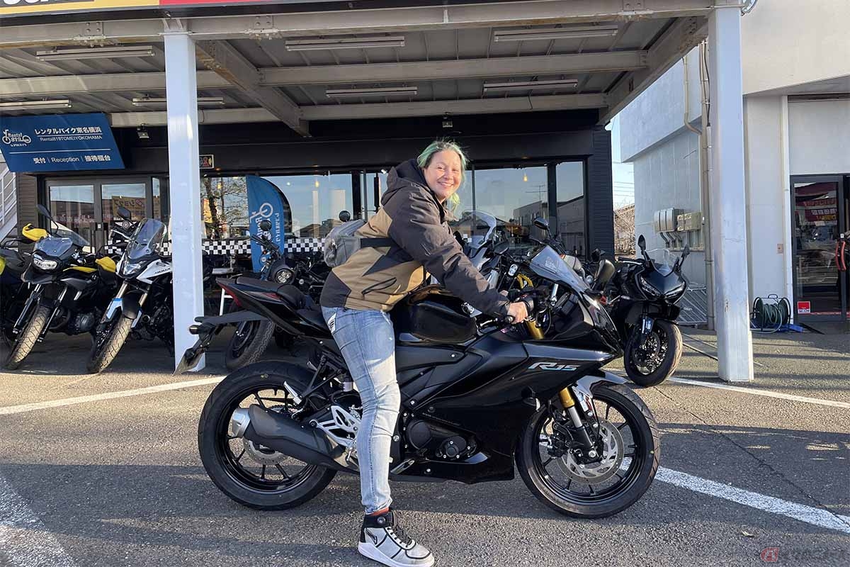 ヤマハ「YZF-R15」の足つき(身長170㎝)