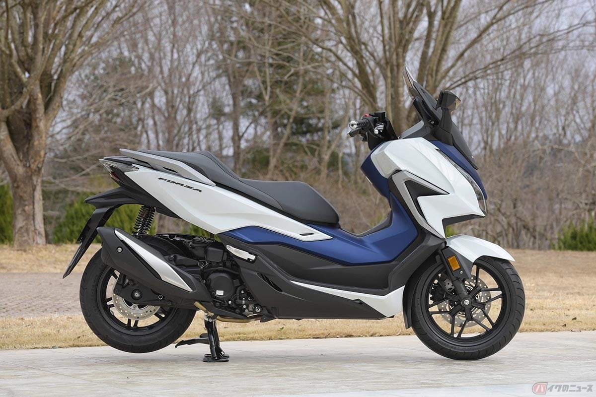 センタースタンドは名前の通りバイクの真ん中についている