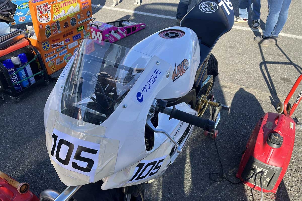 スタート時のグリット順を決めるくじを引きは「105番」。ポールポジションをGET