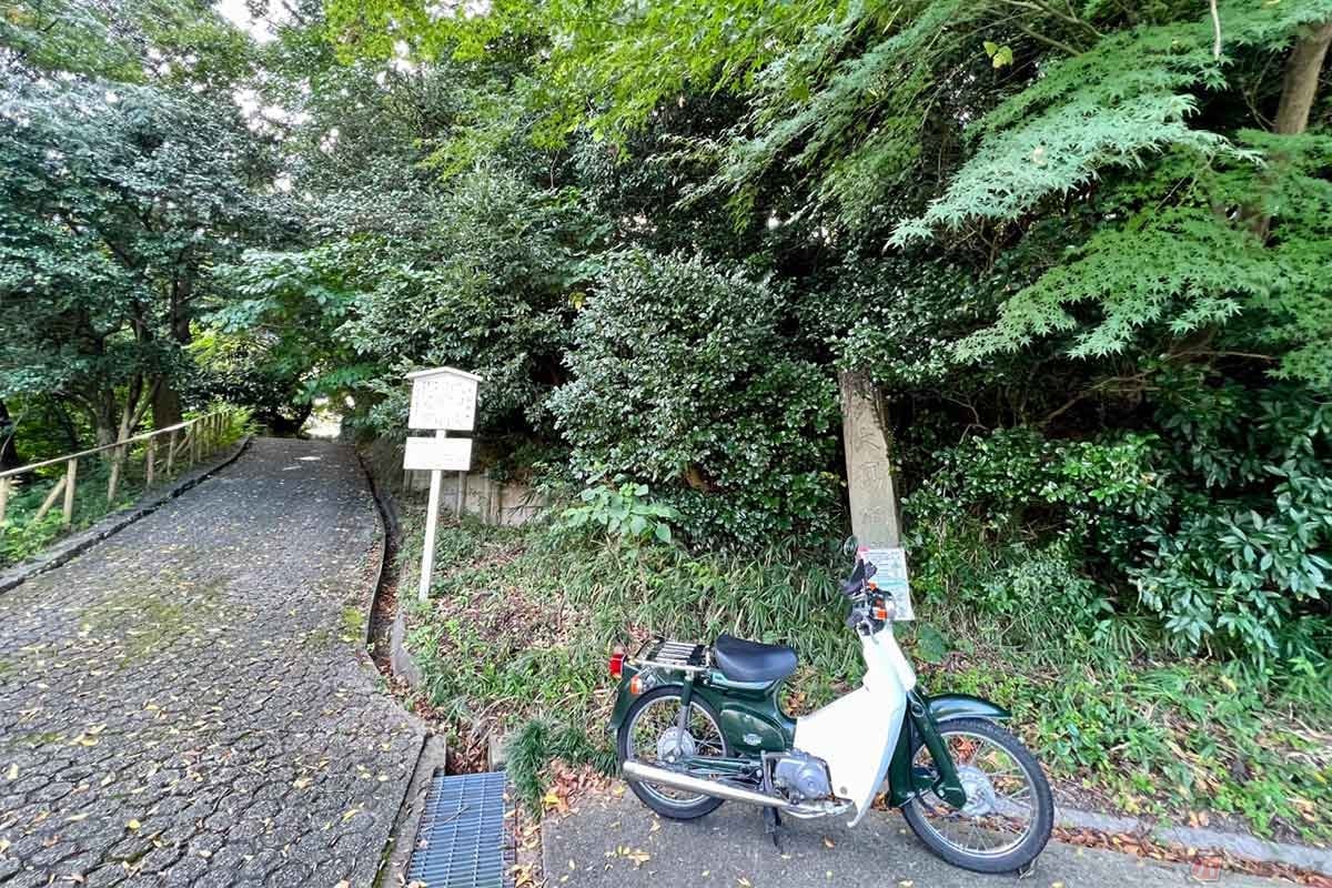 かつて「大高城」は二重の堀が張り巡らされていたと言われる。現在は「大高城址公園」として整備されている