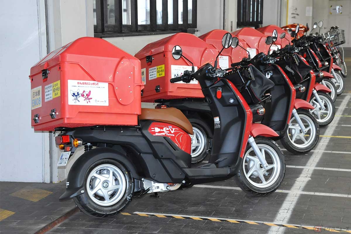 都市部の郵便配達では、交換バッテリー式のホンダ「ベンリィe:」が普及し始めている