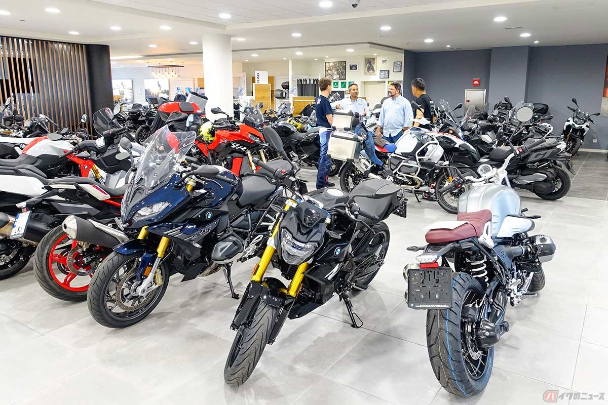 レンタル用に車両を40台用意しているバルセロナプレミアム。土日に返却をする場合、スペインでは営業時間がグッと短く14時閉店。計画はゆとりをもって
