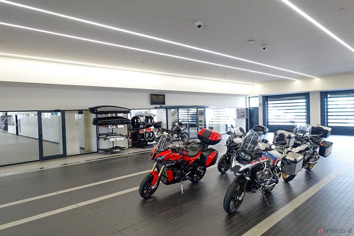 4日間のツーリングを終えて、お昼の12時にバルセロナプレミアムにバイクを返却。パニアケースのお陰で出発の準備もホテルに到着してからの動きも軽快。やはり、BMWは旅するバイクですね！