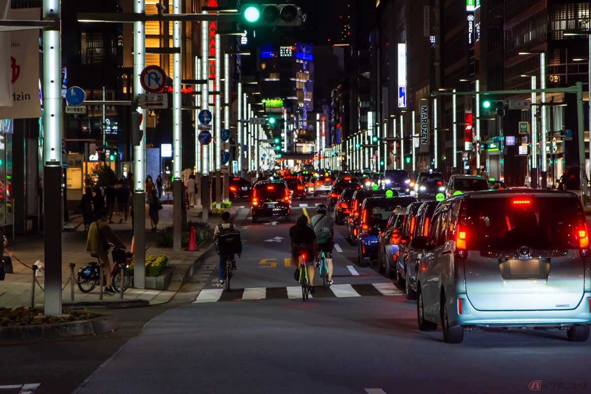 「すり抜け」には多くのリスクが伴う