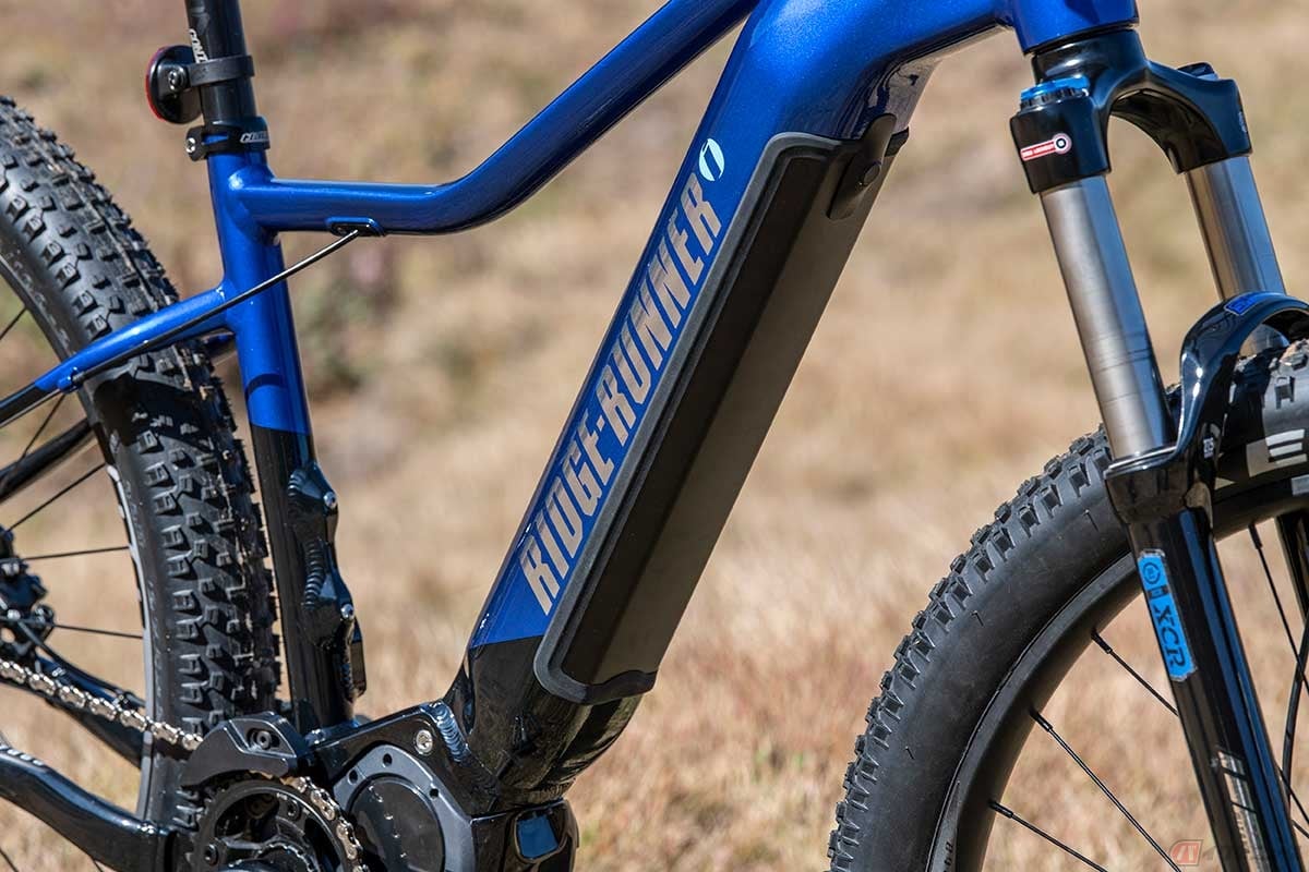 バッテリーをダウンチューブに内蔵し、低重心化とスマートな外観に