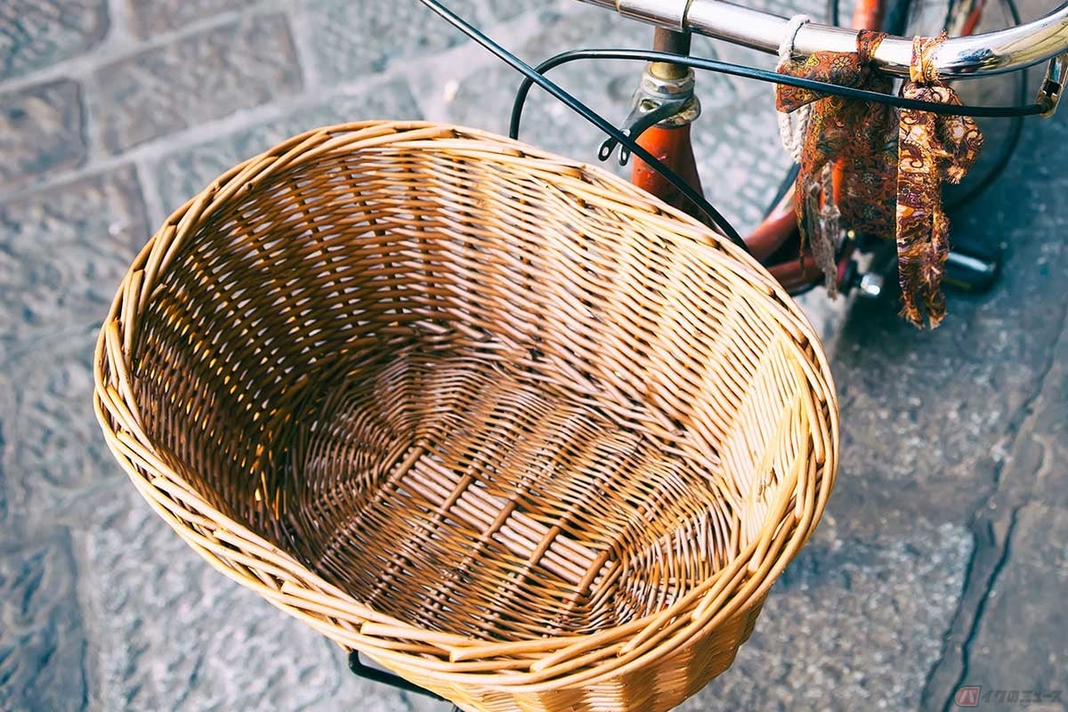 自転車のバスケットは、個性を演出するアイテムのひとつでもある