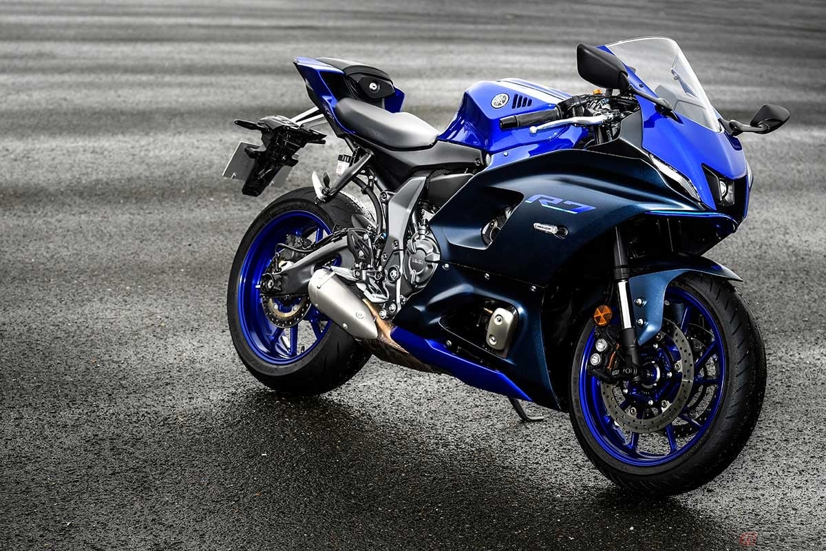 ヤマハ「YZF-R7」(2022年型)カラー:ディープパープリッシュブルーメタリック