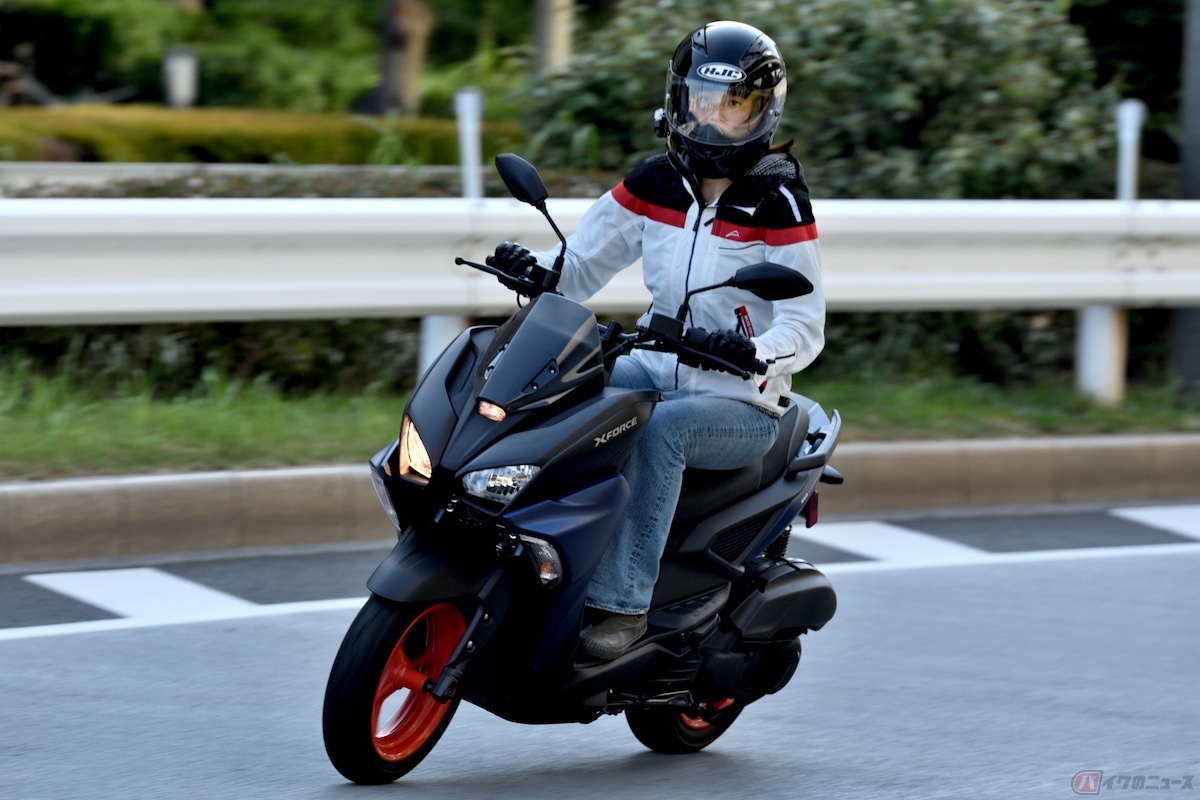 ライトがふたつ並んでいて片方が消えているモデルは、球切れではなく最初から片方のライトしか点灯しない構造になっている