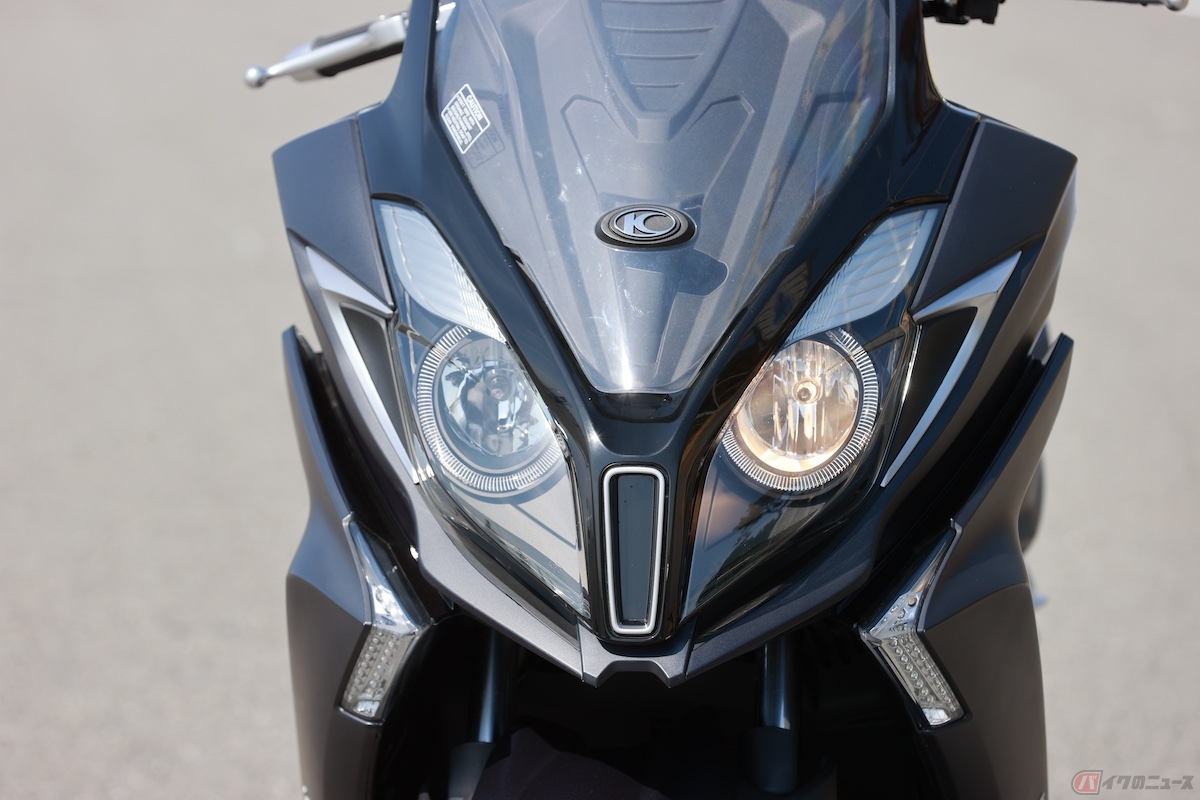 2眼式ライトの場合は、片方がロービームであれば、もう片方がハイビームでも良いとしている