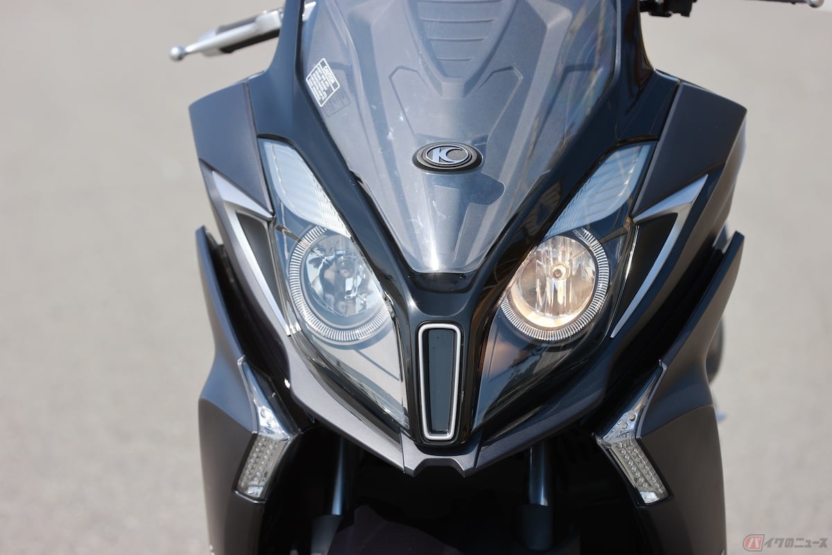 2眼式ライトの場合は、片方がロービームであれば、もう片方がハイビームでも良いとしている