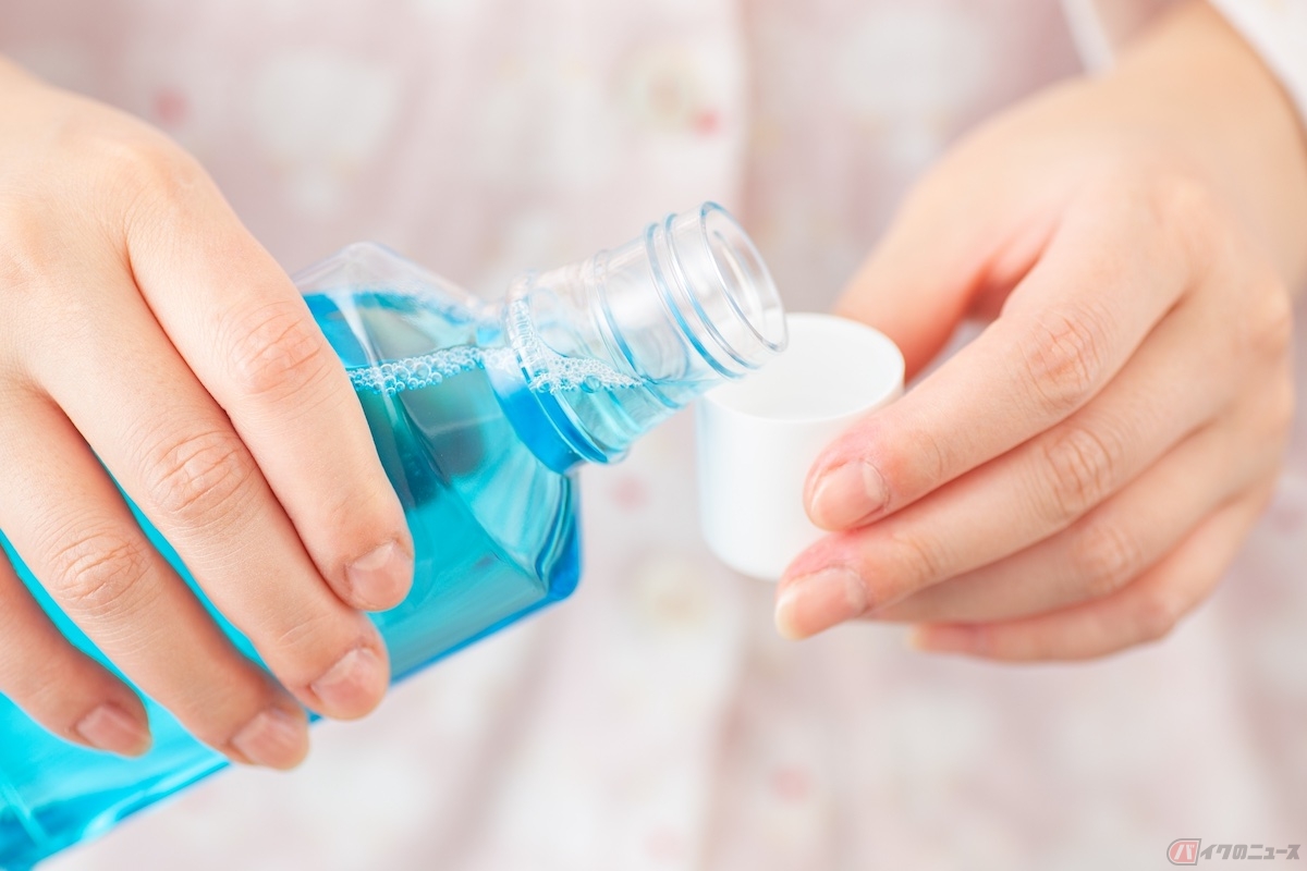 多くのマウスウォッシュにはアルコールが含まれており、使用して時間の立たないうちにアルコールチェッカーを使用すると、アルコールが検知される可能性がある