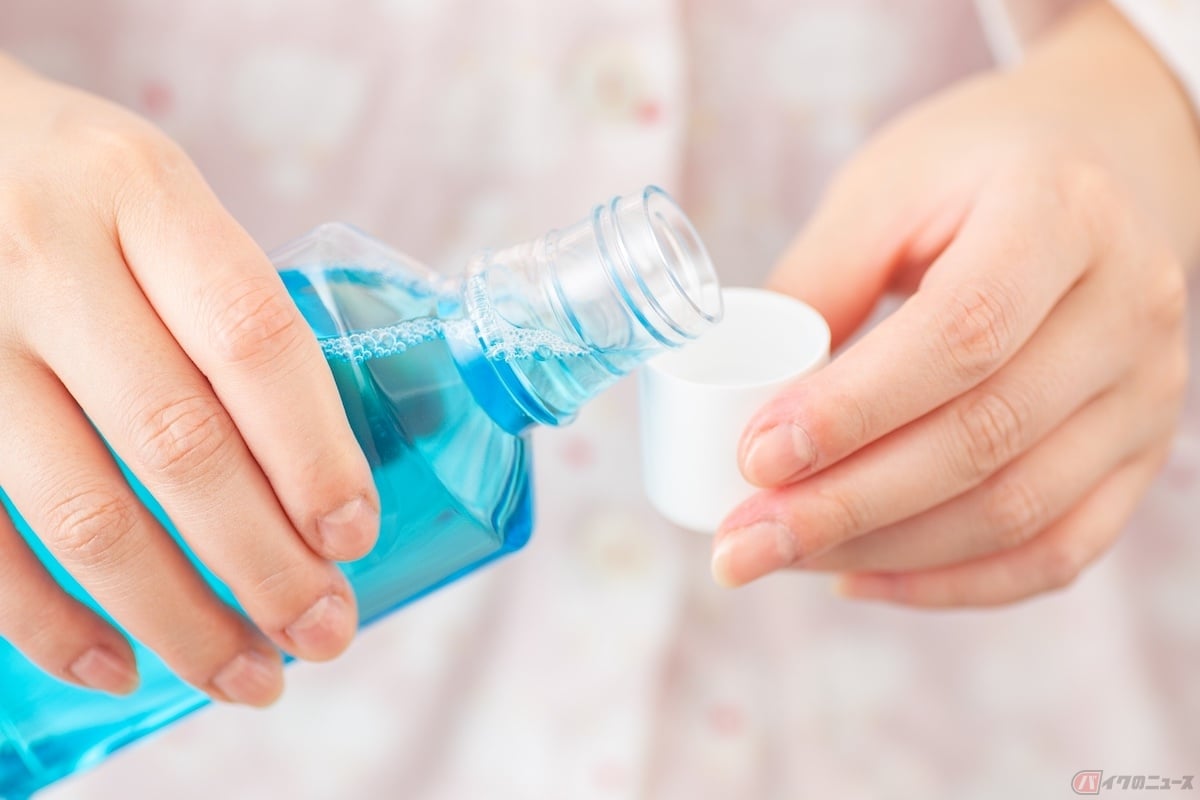 多くのマウスウォッシュにはアルコールが含まれており、使用して時間の立たないうちにアルコールチェッカーを使用すると、アルコールが検知される可能性がある