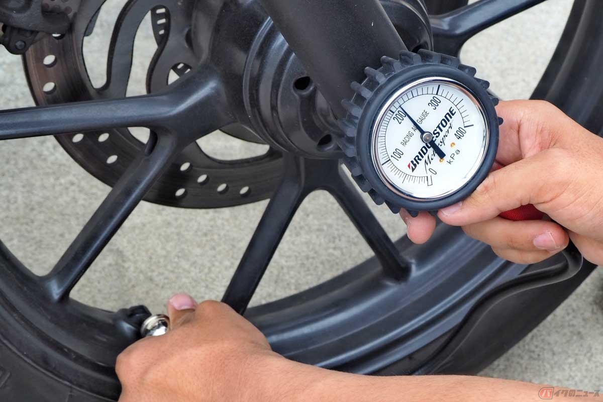 タイヤの性能を発揮するには、適正な空気圧が重要