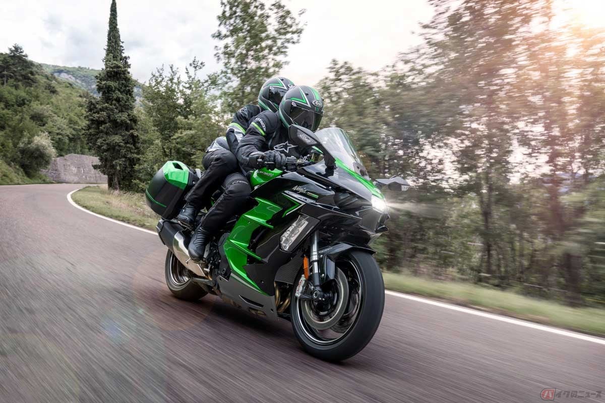 カワサキ「Ninja H2 SX SE」のアップ/ダウン対応のクイックシフターは、1600rpmから作動するのでツーリング時も快適