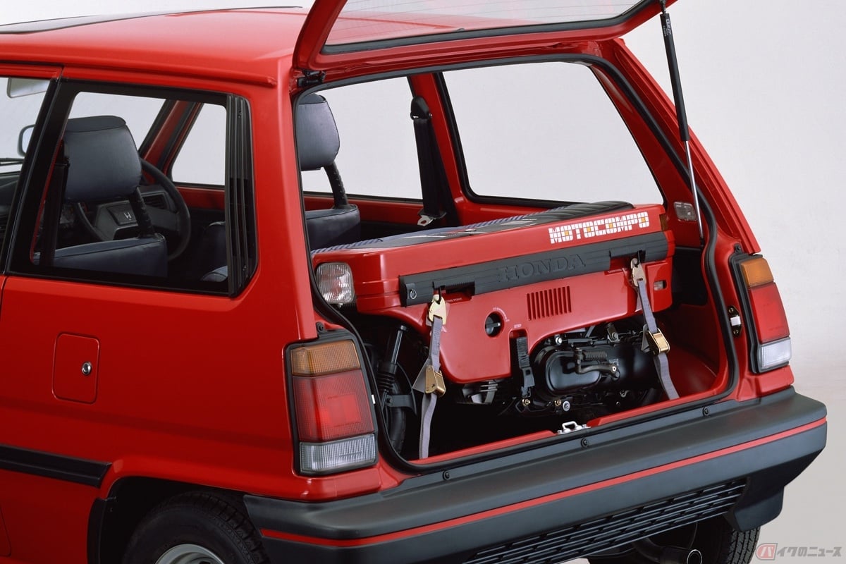 ホンダ「シティ」のトランクに積み込むことができた「モトコンポ」