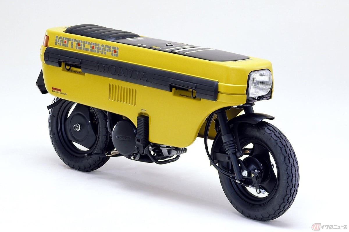 モトコンポの折りたたまれた状態は、ボックス型のボディに前後のタイヤだけが取り付けられたようなルックス