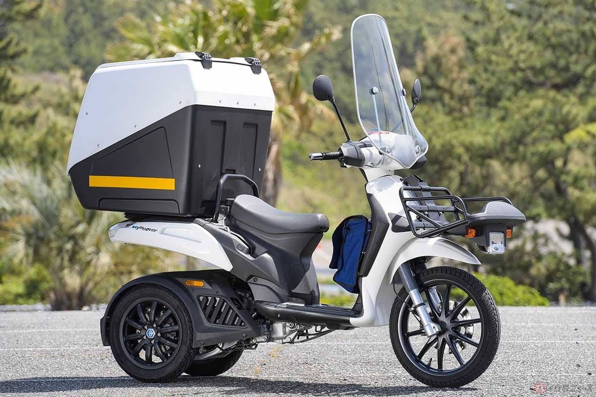 ピアッジオ「Mymoover(マイムーバー)」は容量261Lの巨大なリアボックス(最大積載量60kg)、フロントラック(最大積載量20kg)を装備し、驚異的な積載性能を誇る ※合計の最大積載量は60kgまで
