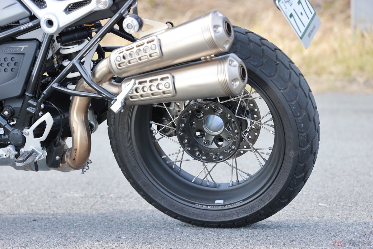 BMW Motorrad「RnineT」には、片持ち式のスイングアームが採用されている